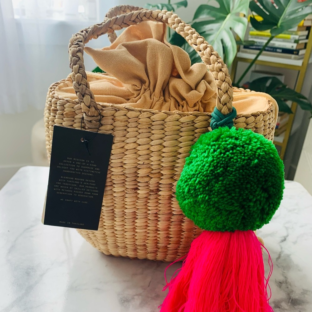 ❗️NEW Straw medium tote bag with printed lining and pink and green pompoms ❗️